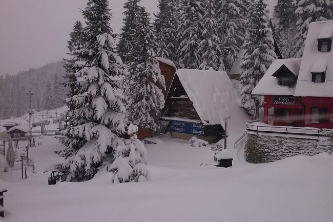 Aprilski snijeg na Vlašiću/ foto: AA