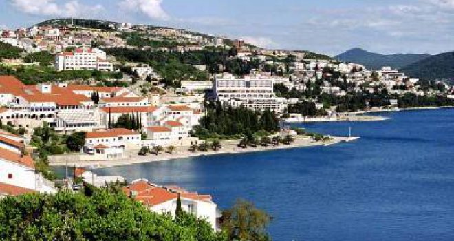 Granična policija iz Neuma 'otjerala' kruzer s američkim turistima