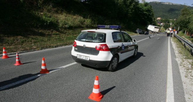 U saobraćajnoj nesreći poginuo I.D, dvije osobe povrijeđene