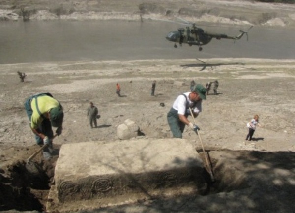 Spašavanje stećaka u Višegradu /FOTO: Visegrad24.info