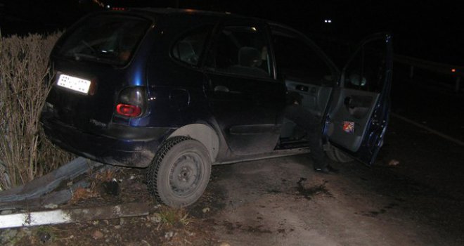 Sudarili se Škoda Oktavija i autobus, muškarac teže povrijeđen