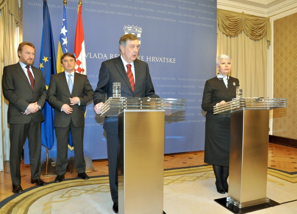 Nebojša Radmanović i Jadranka Kosor na presu u Zagrebu