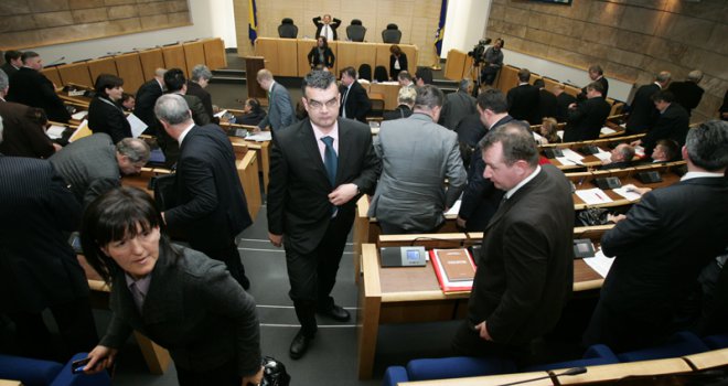 Zakon o radu ostao na dnevnom redu usprkos protivljenju više poslaničkih klubova