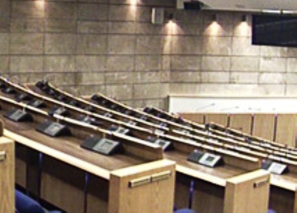 parlament-klupe1