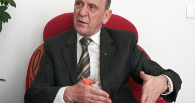 Tihić ima plućnu emboliju, ljekari ne žele davati nikakve prognoze