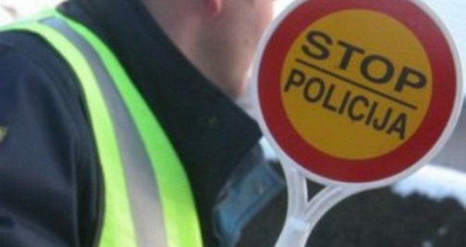 Zbog neprimjerenih kontakata na dužnosti suspendovan policajac iz Zavidovića