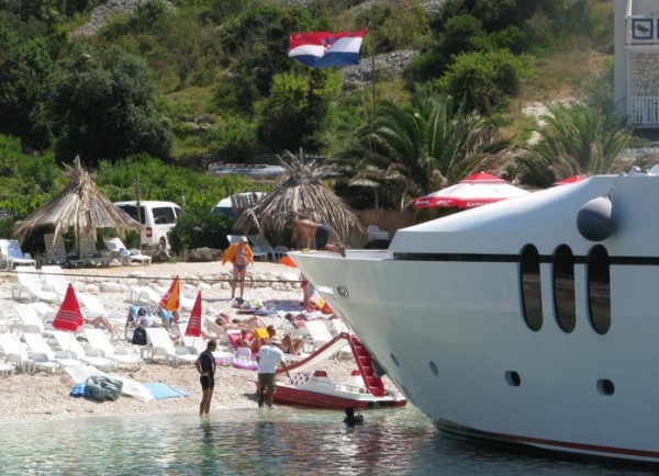 jahta Hvar