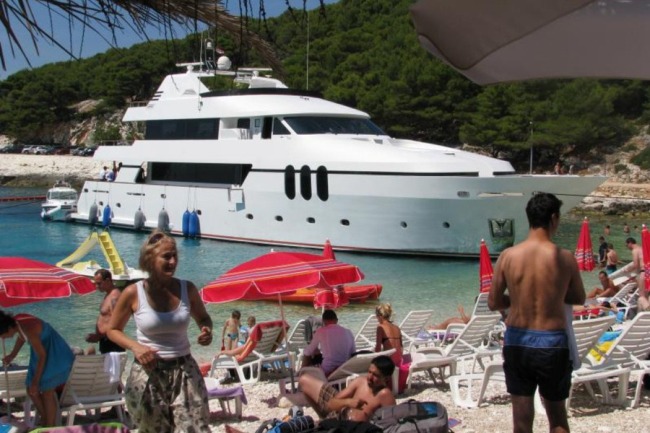 jahta Hvar