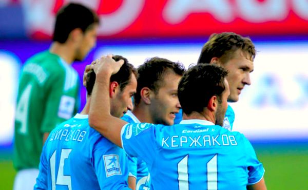 Nogometaši Zenita proslavljaju gol Kerzhakova; foto: Fc-zenit.ru