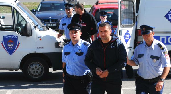 Privođenje osumnjičenih u akciji Kanon; foto: Oslobodjenje.ba