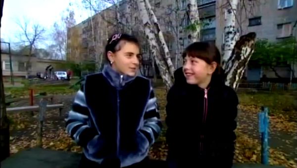 Irina i Anya: Zamijenjene djevojčice: screenshot: YouTube