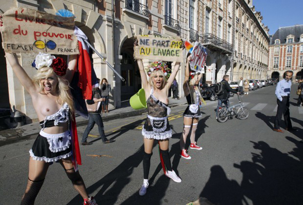 toples protest pariz4