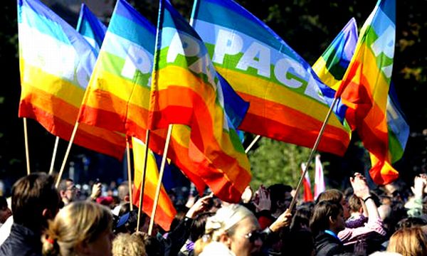 NLO i grupa Izađi pozvali su javnost da reaguje na nasilje koje se događa nad lezbejkama i gay muškarcima u Novom Sadu; ilustracija: AFP