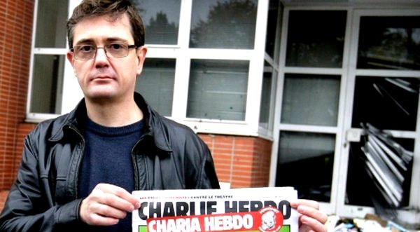 Sedmičnik, poznat po bespoštednom odnosu spram političkog i vjerskog establišmenta, izašao je pod nazivom Charlia Hebdo, referirajući se na muslimanski šerijatski zakon; foto: AFP