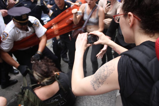 ocuppy policija