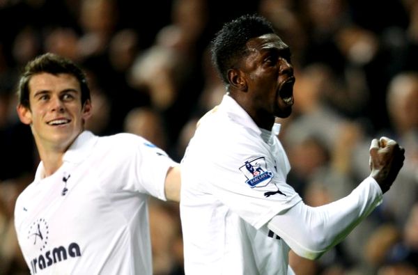 Emmanuel Adebayor i Gareth Bale; foto: Getty Images