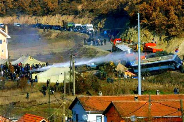 Sukob na administrativnom prelazu u Jagnjenici; foto: TANJUG