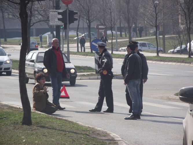 Vozilo udarilo pješakinju u Nedžarićima/ Foto: DEPO PORTAL