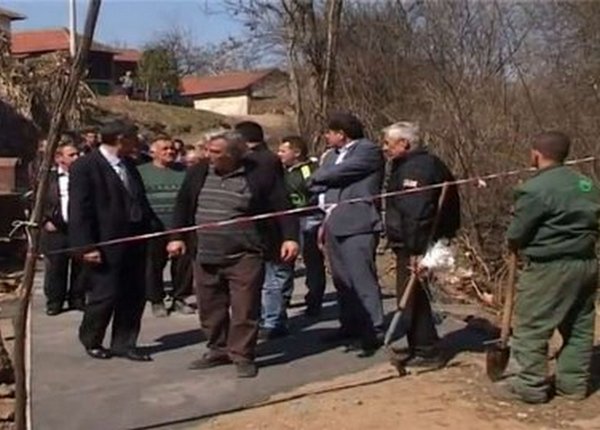 Političar iz Niša svečano otvorio 'brvno' dugo 7 metara