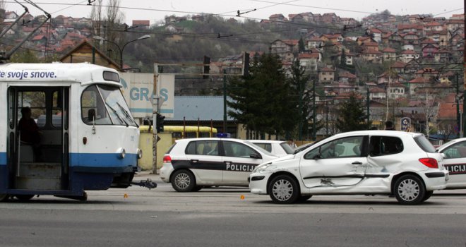 Zbog dva udesa obustavljen tramvajski saobraćaj