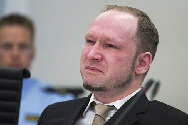 Rasplakani Brejvik negirao krivicu i pozivao se na samoodbranu 