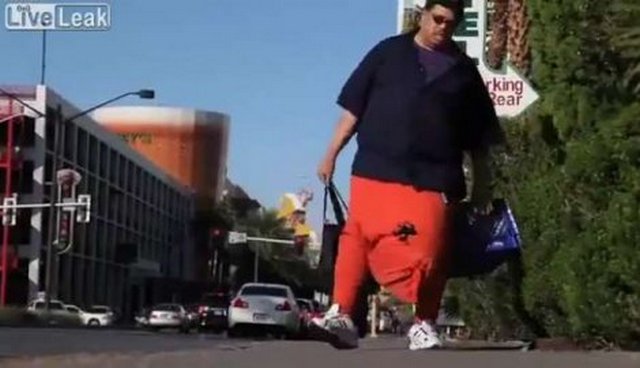 Pogledajte kako izgleda čovjek koji ima testise teške 45 kilograma