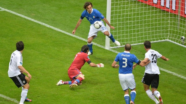 Italija sa dva pogotka Balotellija vodi protiv Njemačke