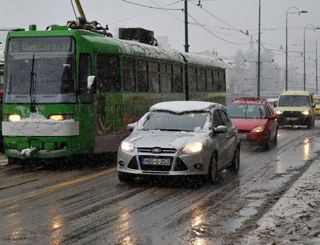 Kolaps u Sarajevu, na ulicama vlada gotovo haotično stanje