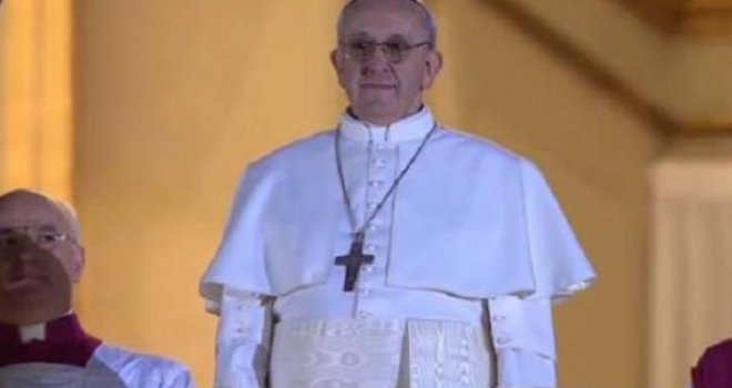 Papa pozvao na prestanak progona kršćana i molio za mir u svijetu
