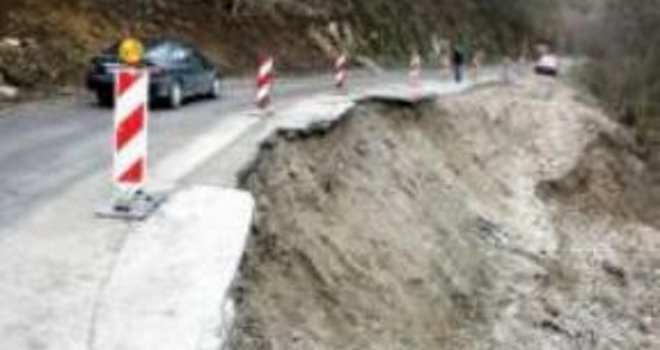 Aktiviralo se klizište, zatrpan put Konjic - Buturović Polje