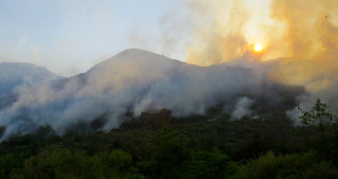 Veliki požar na Bjelašnici lokalizovan, no buknuo novi na Baricama