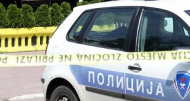 Škoda sletjela s ceste: Vozač poginuo, dvoje u bolnici