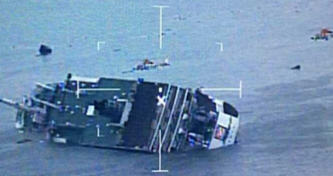 Pakao na Jadranu: U toku spašavanje putnika na trajektu 'Norman Atlantic', jak vjetar nosi sve pred sobom