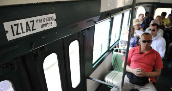 Žena ispala iz tramvaja, velika gužva u centru grada