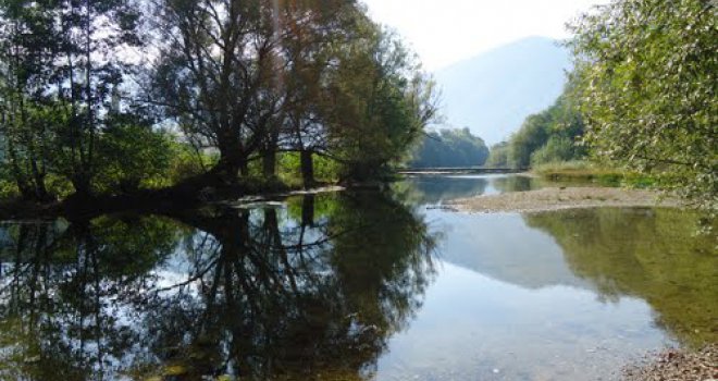 U koritu rijeke Bosne pronađeno beživotno tijelo muškarca