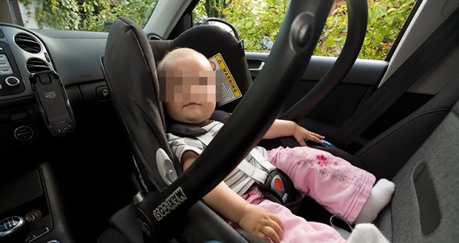 Otac je zaboravio: Trogodišnja djevojčica umrla od vrućina u zaključanom automobilu
