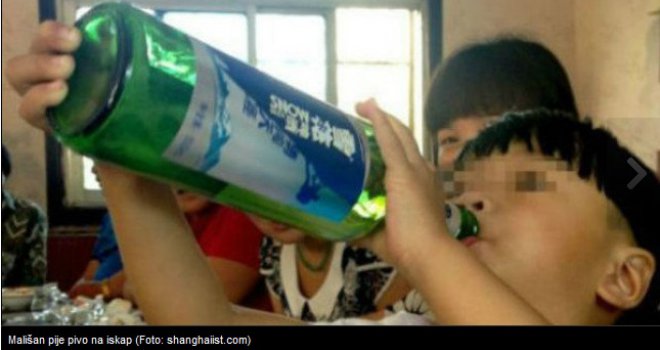 Dvogodišnji mališan ispija vino i pivo, porodica ne zna šta činiti