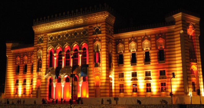 Hoće li promijeniti problematičnu tablu na Vijećnici: 'Ne zna se ko ju je postavio, ni ko je autor teksta, ali...'