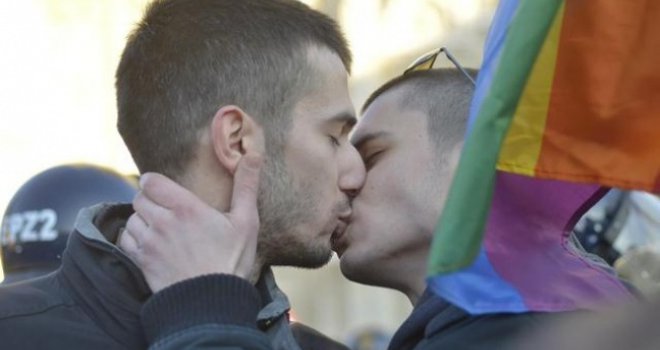 Gay je okay: Hrvatska usvojila Zakon o životnom partnerstvu! Prva istospolna vjenčanja već u augustu!