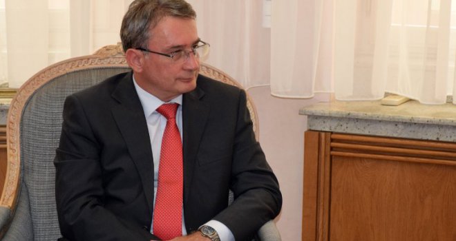 Širite lažne optužbe i pokušavate zamesti tragove!