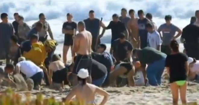 Iskopao rupu na plaži, pa ga urušeni pijesak živog zakopao 