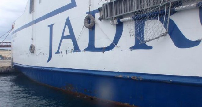 Zbog  olujnog vjetra sudarila se dva trajekta Jadrolinije