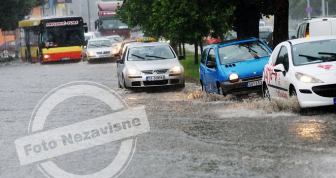 Belaj u Banjaluci: Za samo 30 minuta voda probila u gradske objekte...