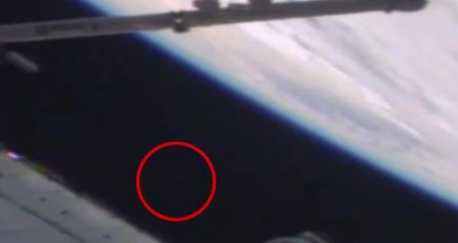 Web kamera snimila misteriozni leteći objekt: Pogledajte šta se onda dogodilo!