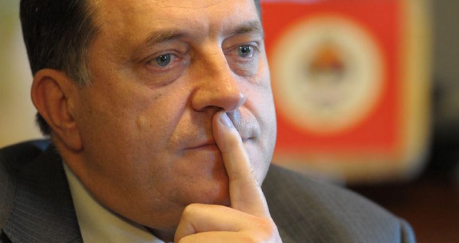 Mještani spriječili Dodika da govori: Dok si ti u ratu švercovao cigare, moj otac je poginuo!