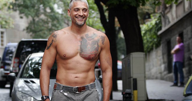 Čeda Jovanović ostavio dame širom regiona bez daha svojim bicepsima i tetovažama. A vas?