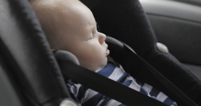 16-mjesečna beba umrla ostavljena u parkiranom automobilu
