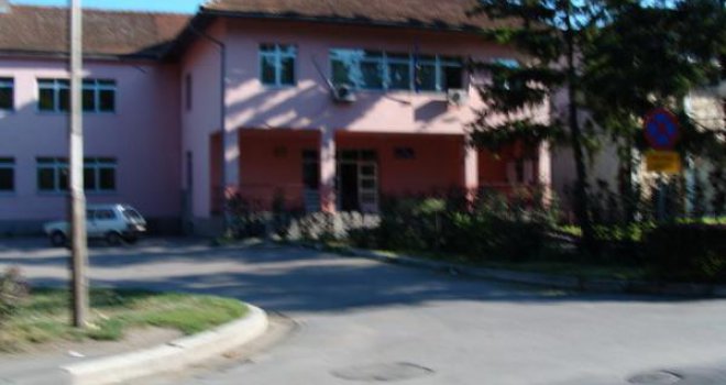 Užas u Brčkom: Dječak pokušao udaviti učenicu u toaletu