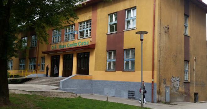Zenica: Grupa napala učenika, on utrčao u školsku kuhinju, uzeo nož...