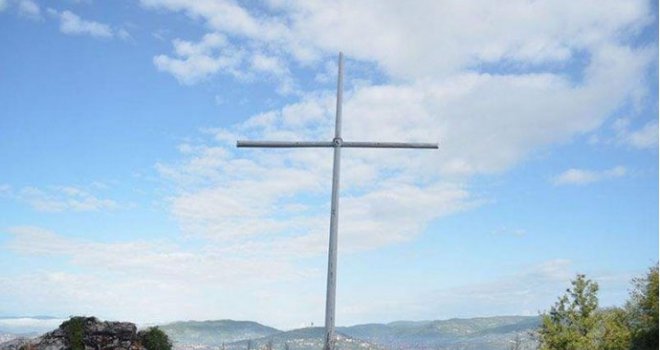 U vozilu pronađen teški čekić i kliješta za rezanje armature